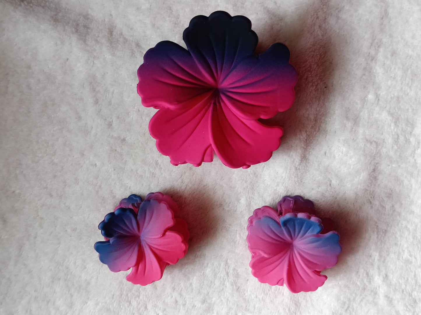 Big-Matte-Pink-Blue-Flower-Claw-Combo