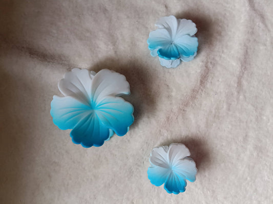 Big-Matte-White-Blue-Flower-Claw-Combo