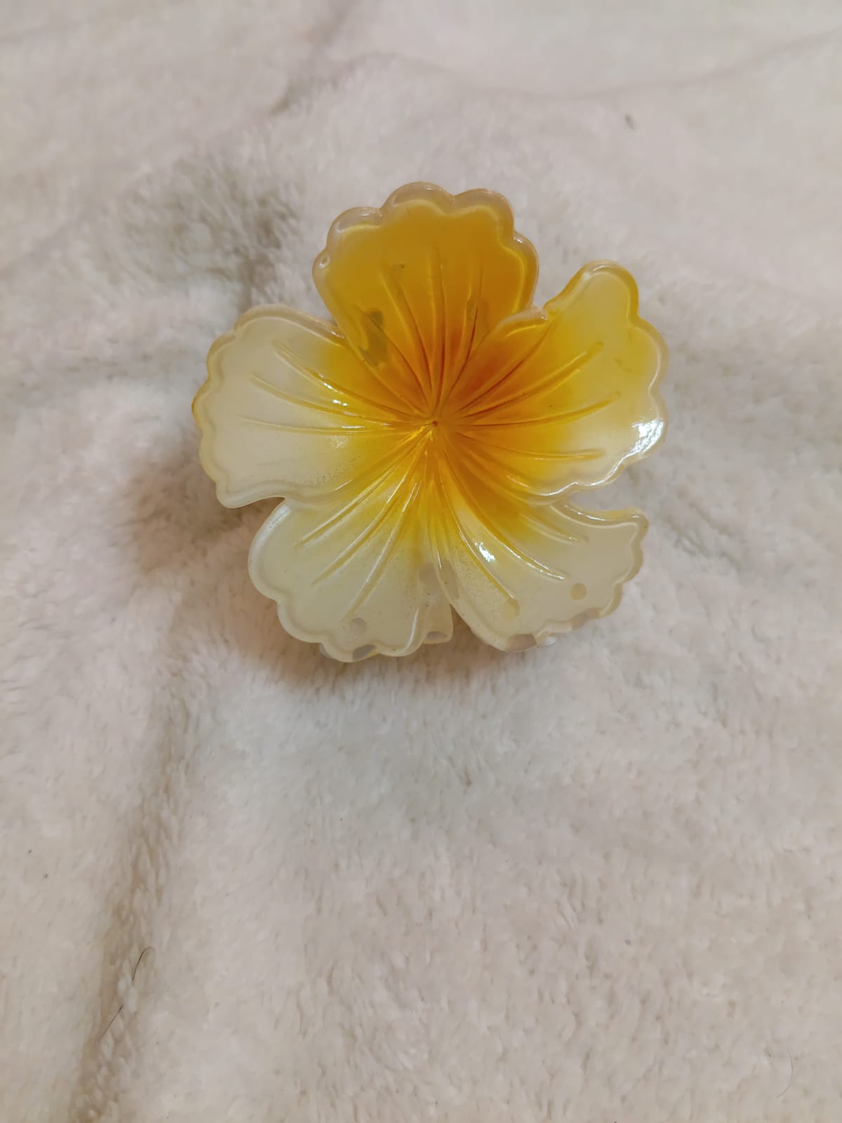 Glossy Big Hibiscus Flower Claw - Yellow