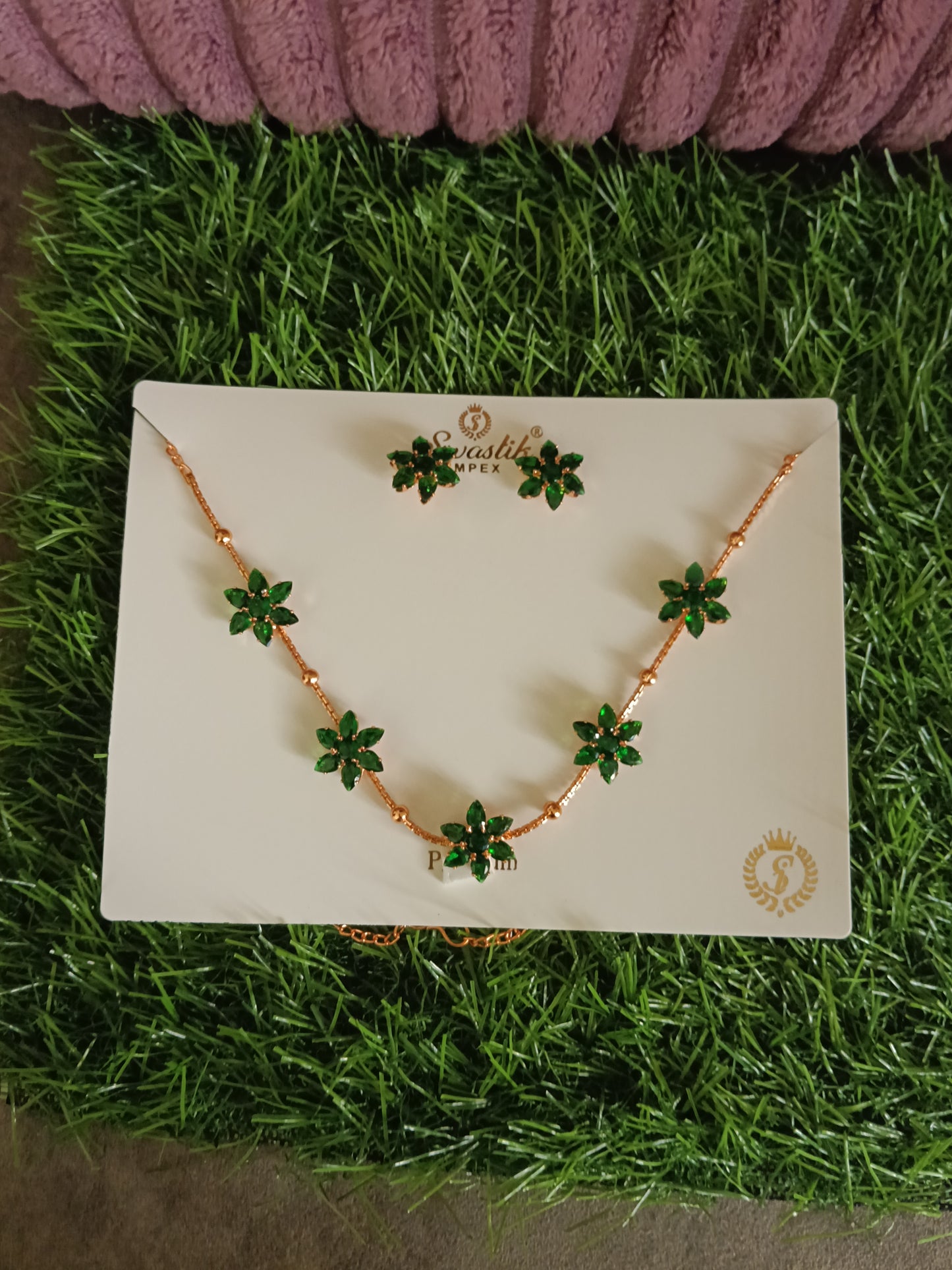 Petal Motif Necklace