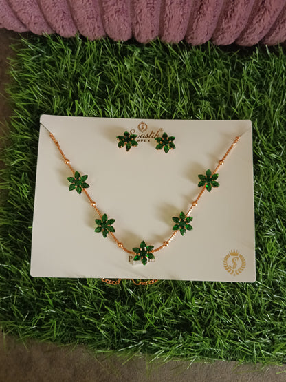 Petal Motif Necklace
