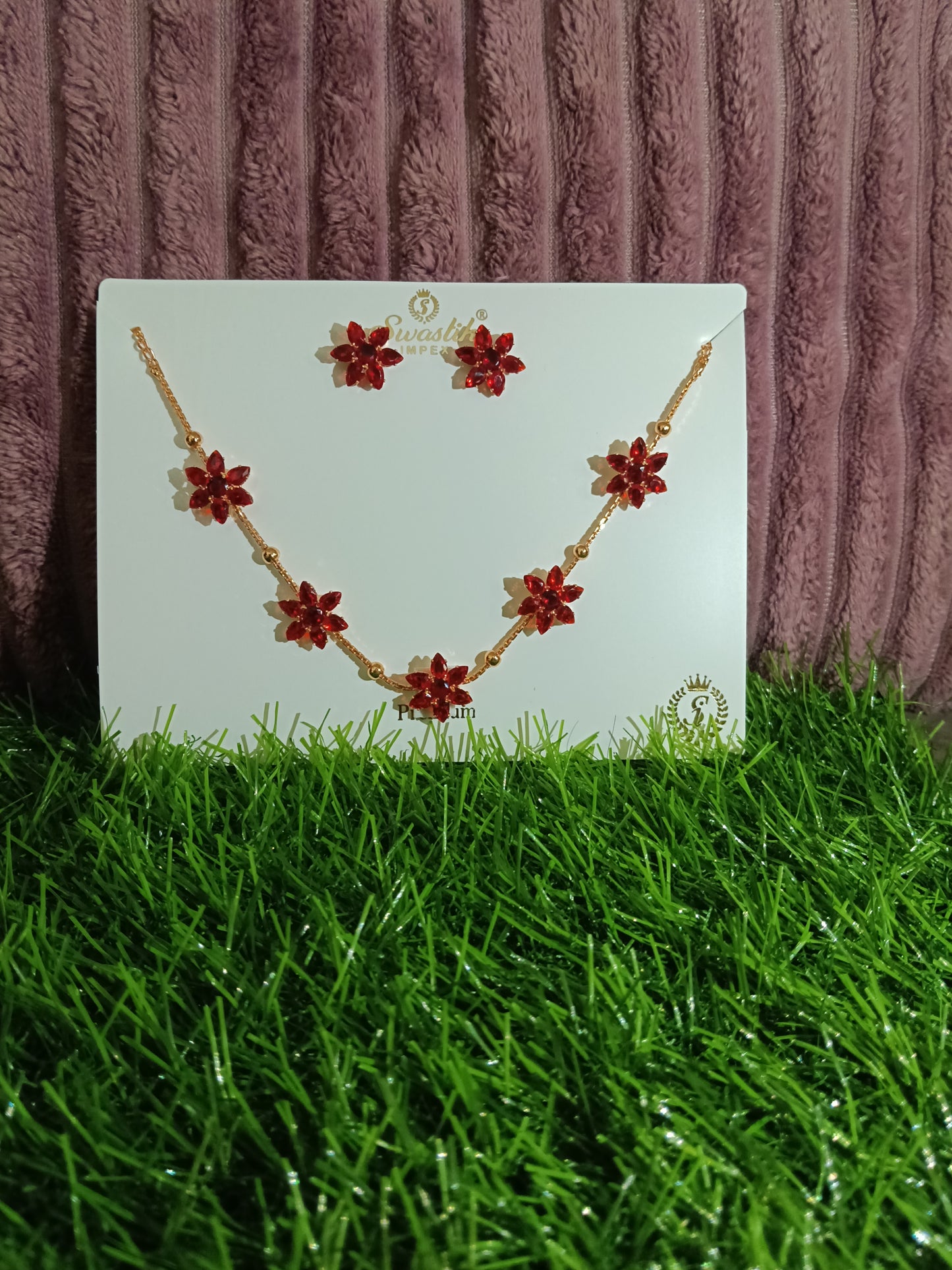 Petal Motif Necklace Red