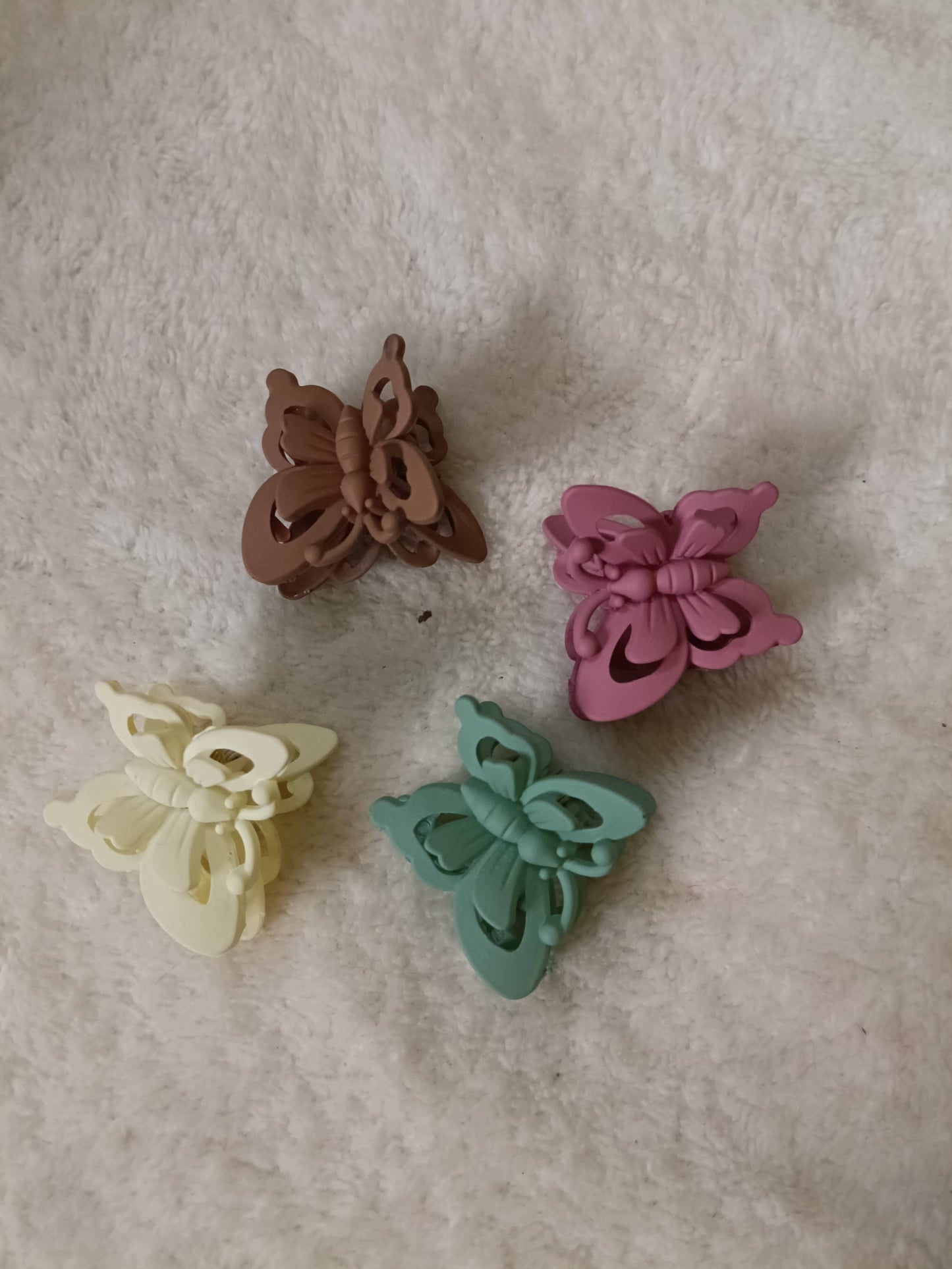 Mini-matte-butterfly-hair-claw-variant-2