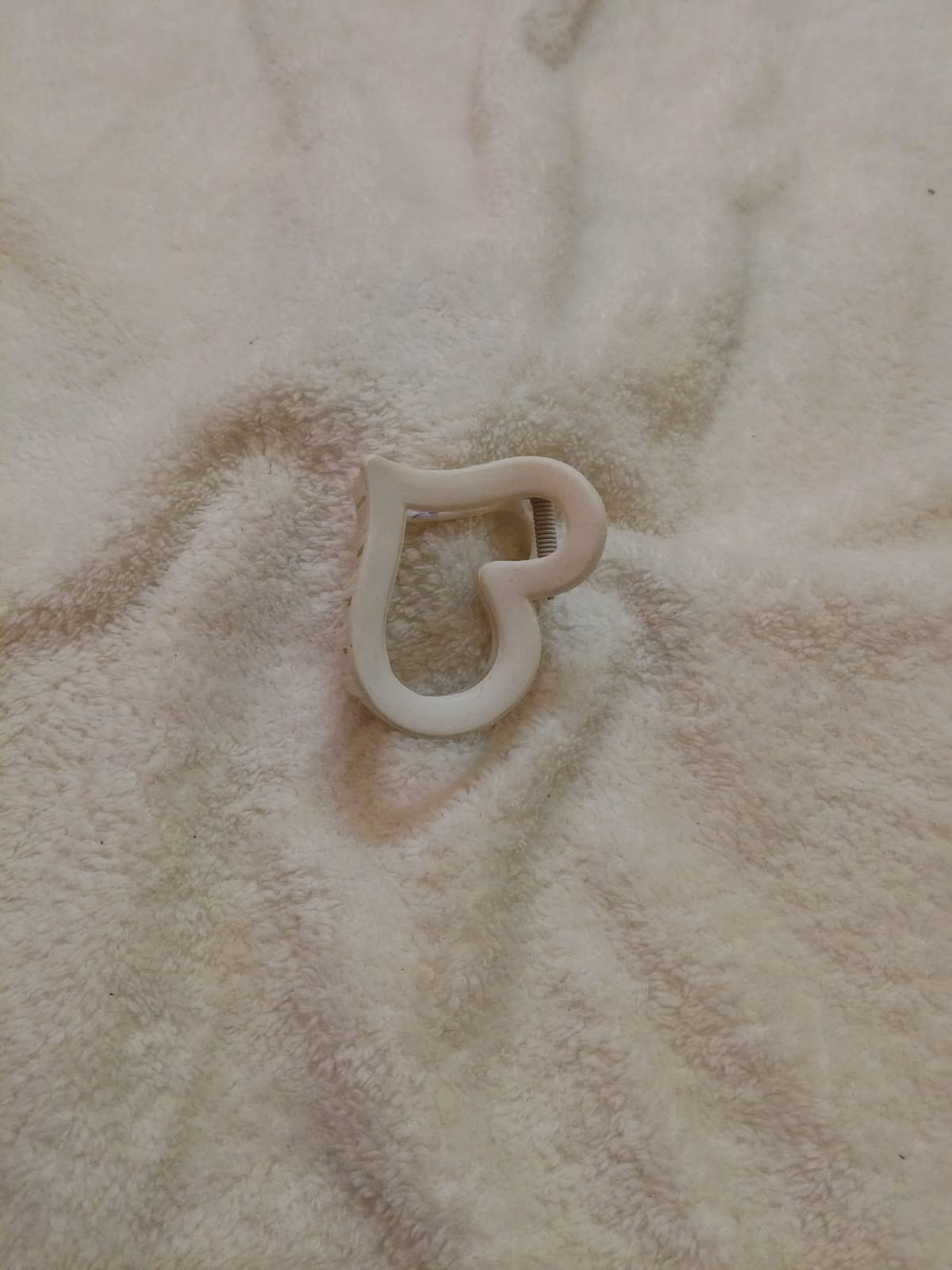 White Big Matte Heart Claw