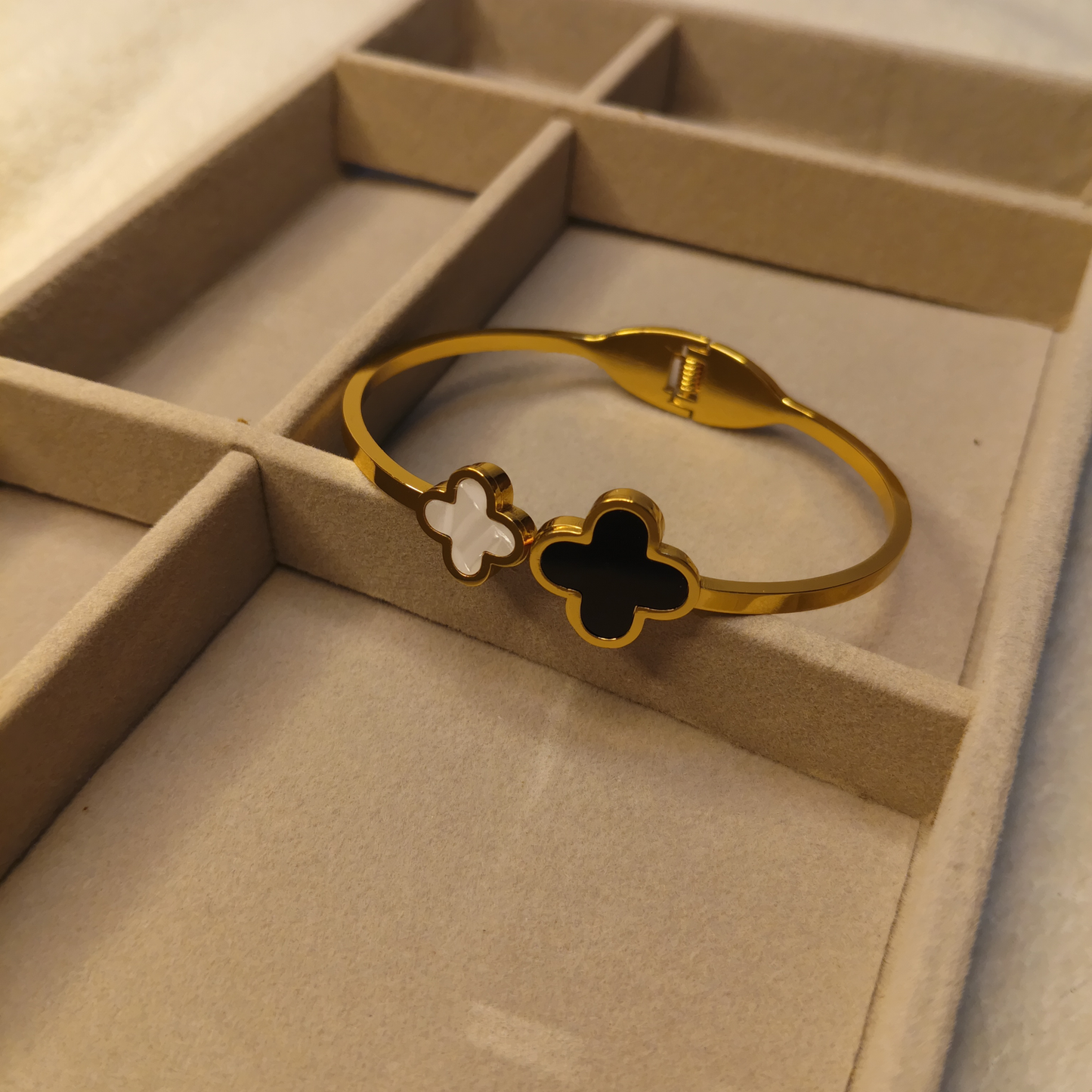 Black & White Clover Bracelet