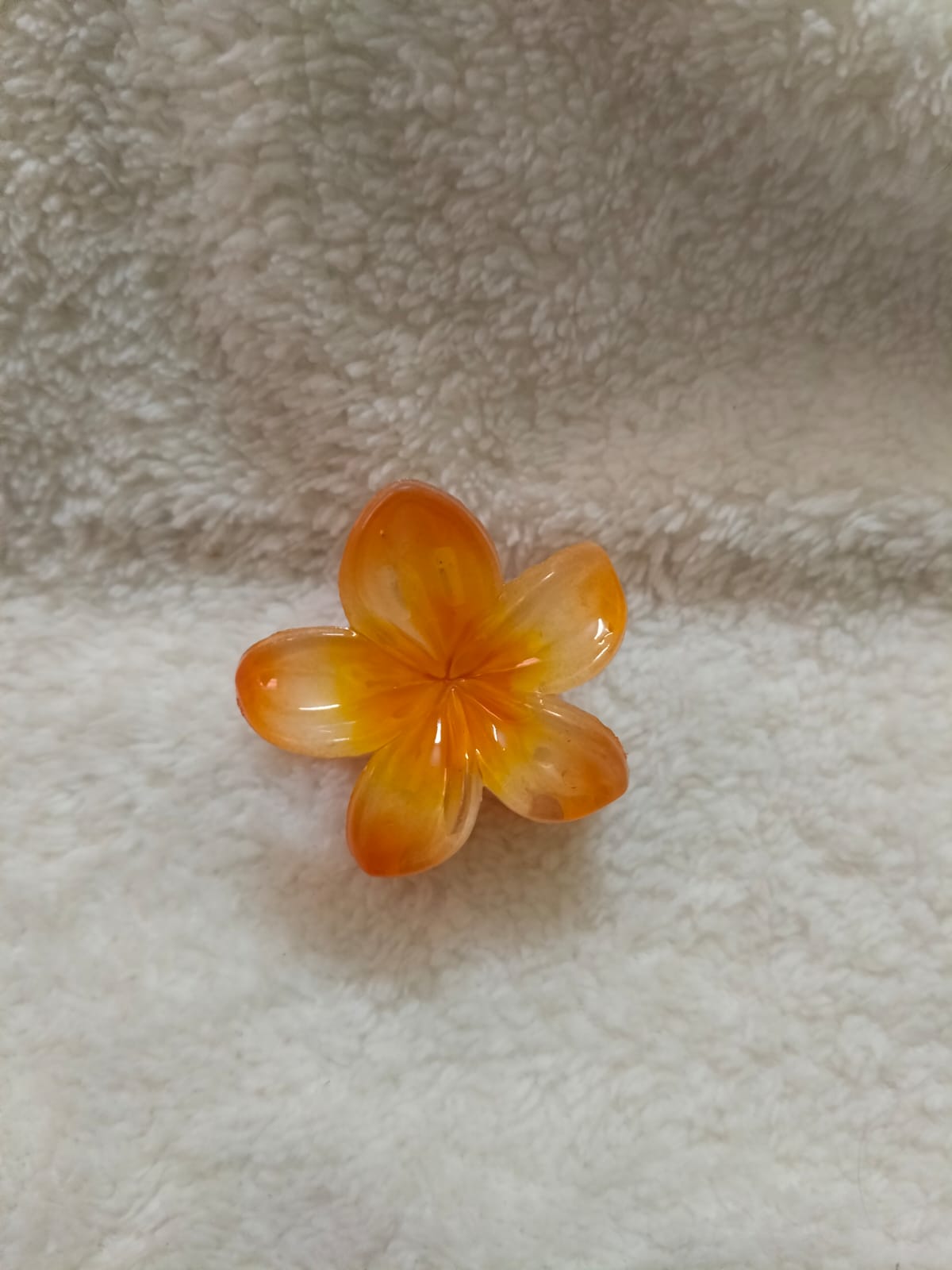 mini-glossy-flower-claw-orange