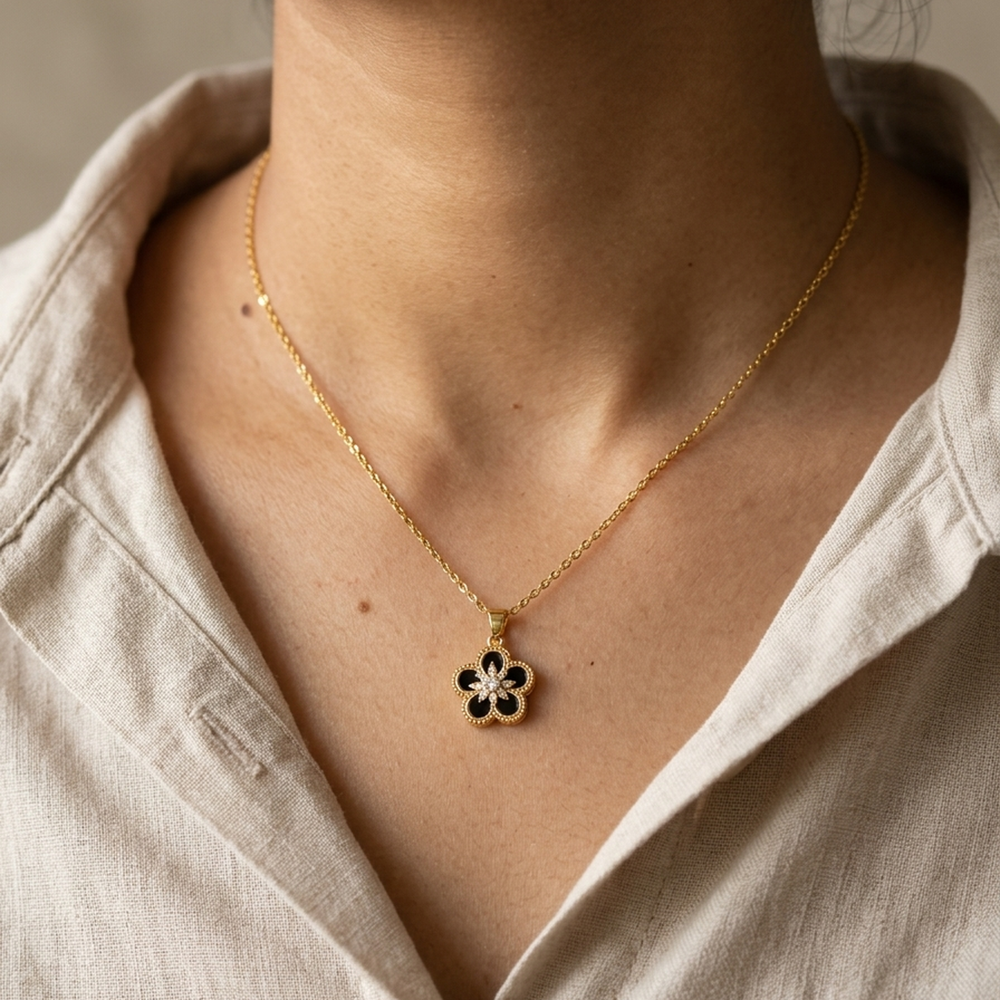 Rotating Flower Necklace